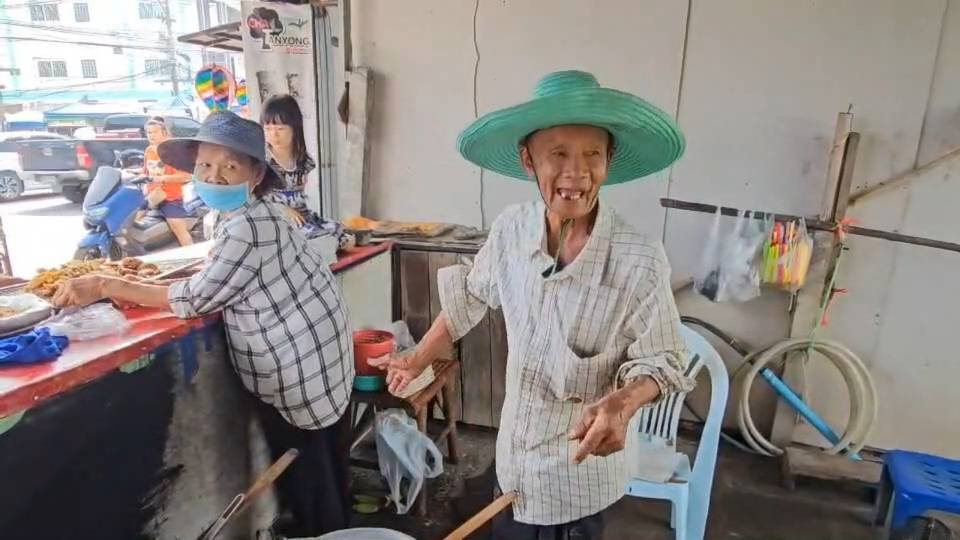 สะเทือนใจ! โจรใจบาปขโมยถังแก๊สคู่ตายายวัย 80-75 ขายกล้วยทอดหาเลี้ยงชีพ วอนนำมาคืน หลังต้องเสียเงิน 2,000 ซื้อใหม่