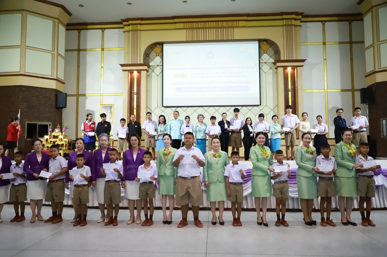 สมาคมสตรีแห่งชาติฯมอบทุนการศึกษาแก่นักเรียนขาดแคลน ในจังหวัดอุบลราชธานี 