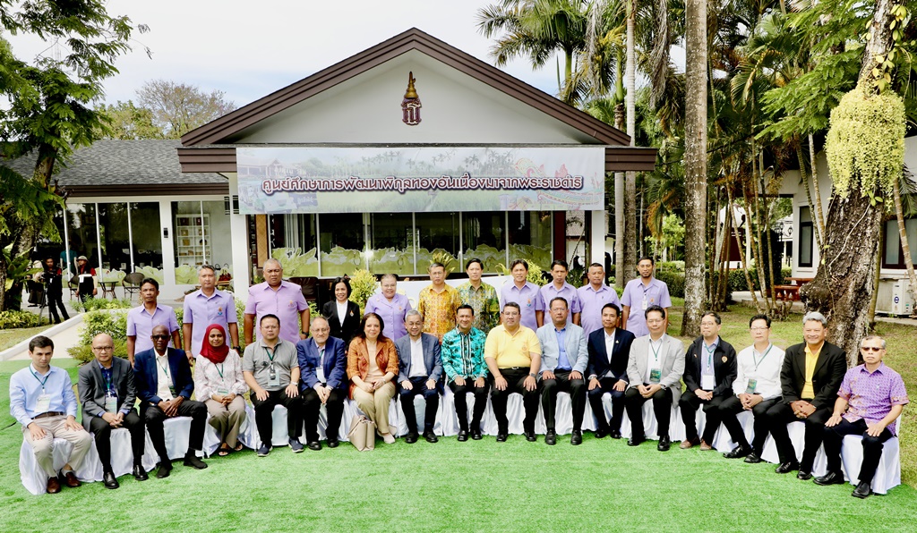 ทูตอินโดฯ ชื่นชม โครงการแกล้งดิน ในหลวง ร.9 พร้อมศึกษานำไปพัฒนาดินเปรี้ยวของประเทศ