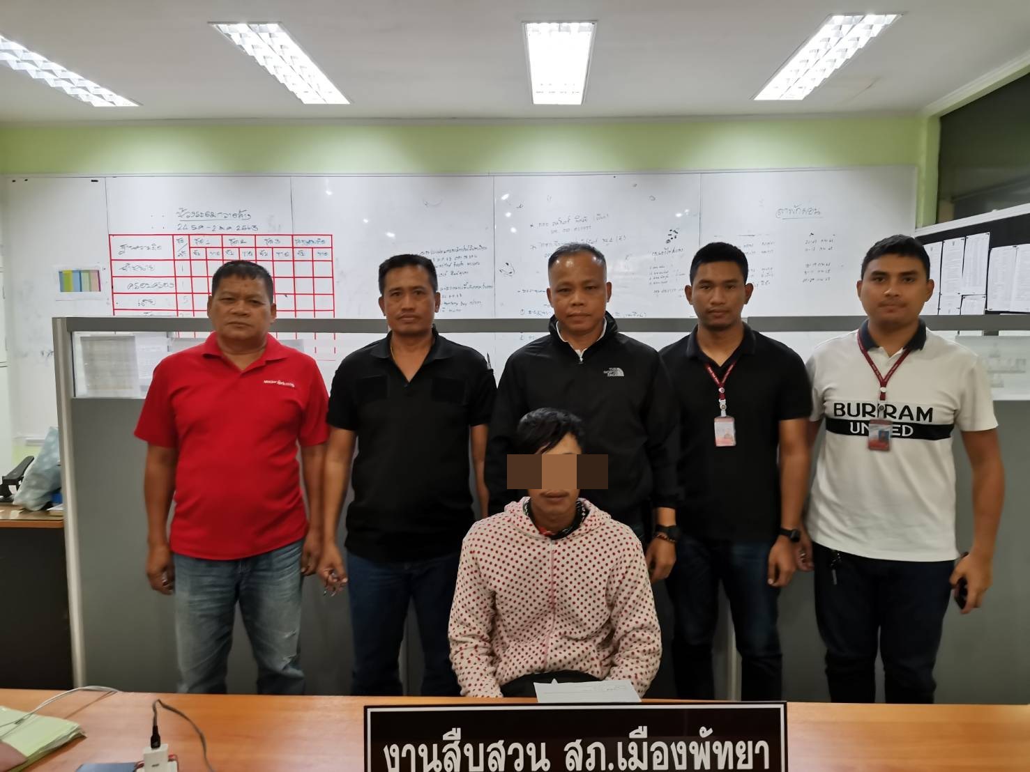 รวบแล้ว!! หนุ่มหนีทหาร โพสต์เลียนแบบผู้ต้องหากราดยิงโคราช