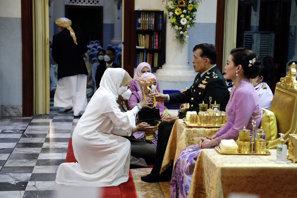 "ในหลวง-พระราชินี" พระราชทานรางวัลการทดสอบการอัญเชิญพระมหาคัมภีร์อัลกุรอานประจำปี 2567