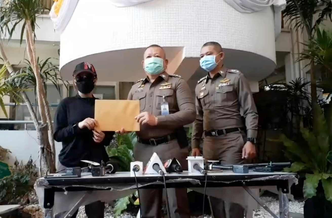 สาว29บุกบชน.จี้เอาผิด "ส.ต.ต." สังกัด "บก.อคฝ." ปล่อยคลิปสยิว-ข่มขู่คุกคาม 
