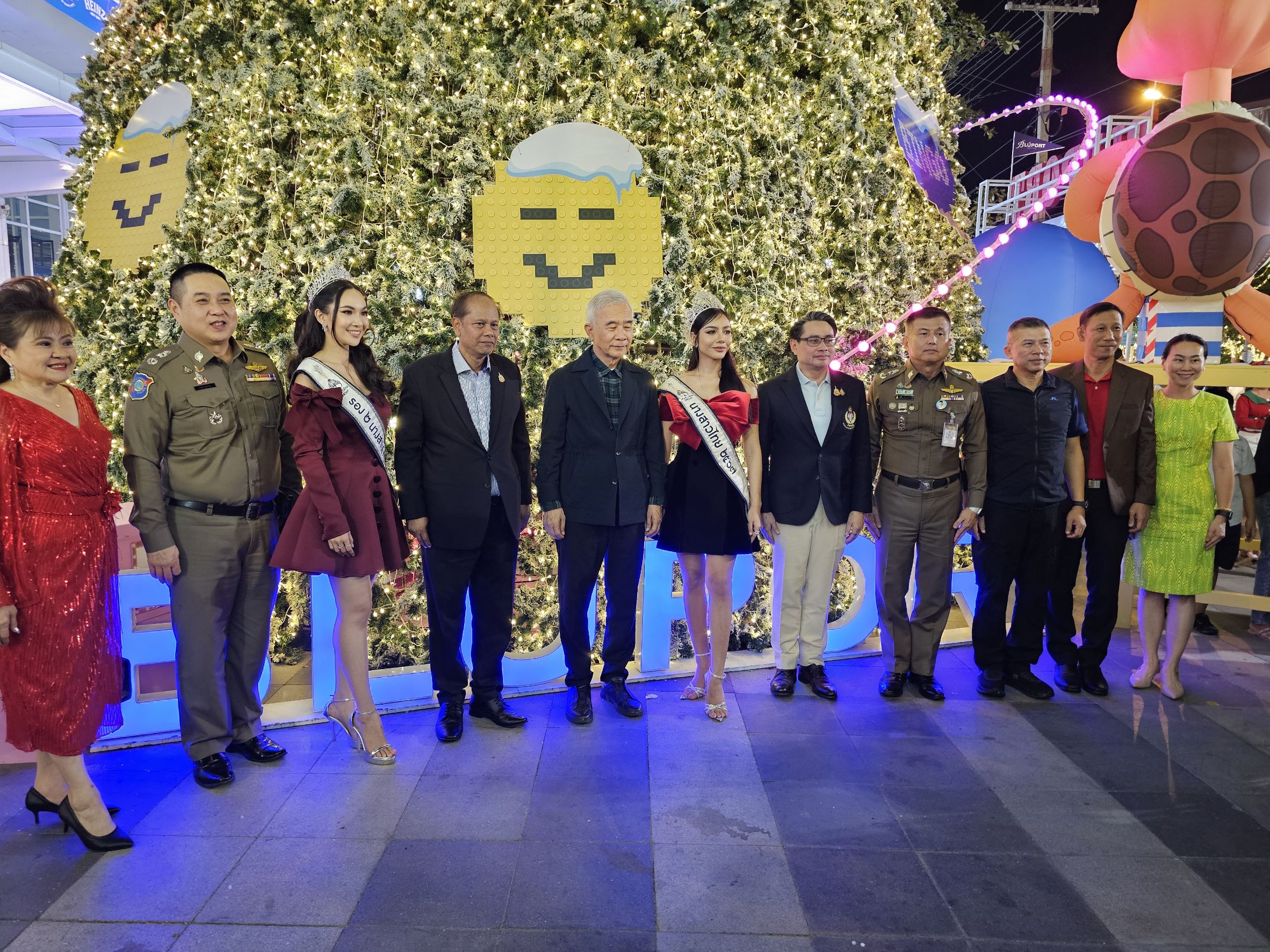 “สุวัจน์” ฉลองครบ 9 ปี บลูพอร์ต มอบความสุขส่งท้ายปี เปิดไฟต้นคริสต์มาสใหญ่สุดของเมืองหัวหิน