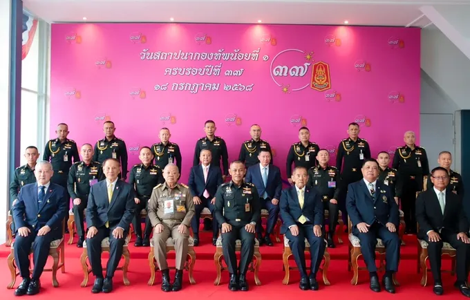 ทบ.ร่วมแสดงความยินดีวันสถาปนากองทัพน้อยที่ 1 ครบรอบปีที่ 37