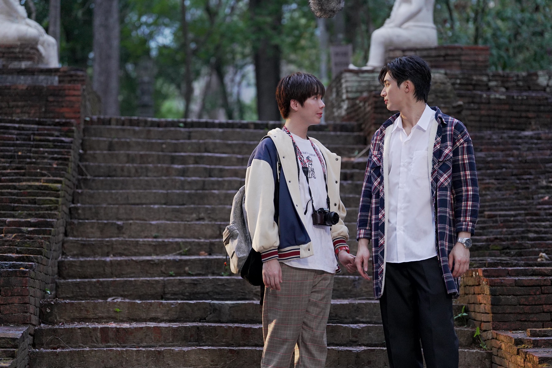 คืนนี้มีนัด “ปอนด์” ยอมรับชอบ “เอิร์ธ” ขอเดินหน้ารุกจีบเต็มที่! ใน “ซีรีส์เพราะรักนำทาง”