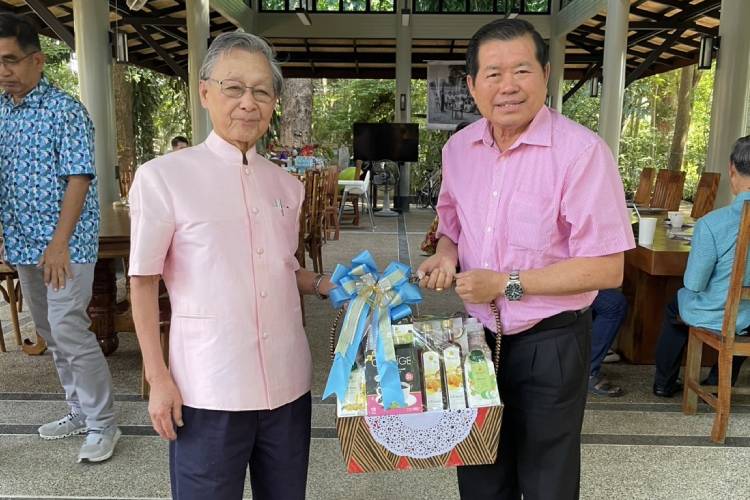  "นิพนธ์" เข้าคารวะ ขอพรปีใหม่ "ชวน หลีกภัย" พร้อมขอบคุณที่เสนอชื่อเป็นกรรมการมูลนิธิควง อภัยวงศ์