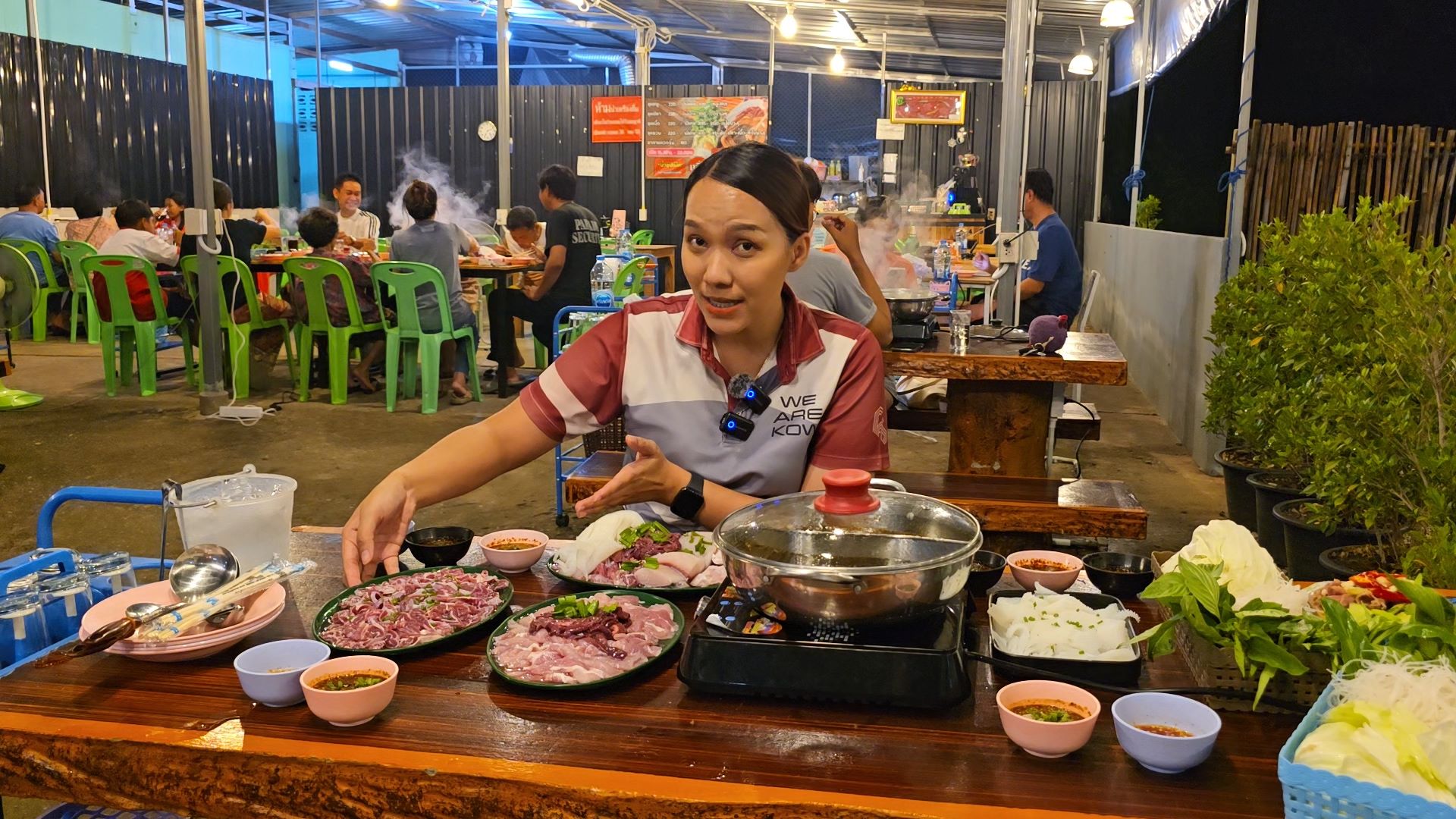 'แจ่วฮ้อนน่องลาย'สูตรเด็ดเสน่ห์ปลายจวักแม่ค้าสาวเมืองพลลูกค้าแห่ใช้บริการแน่นร้าน  