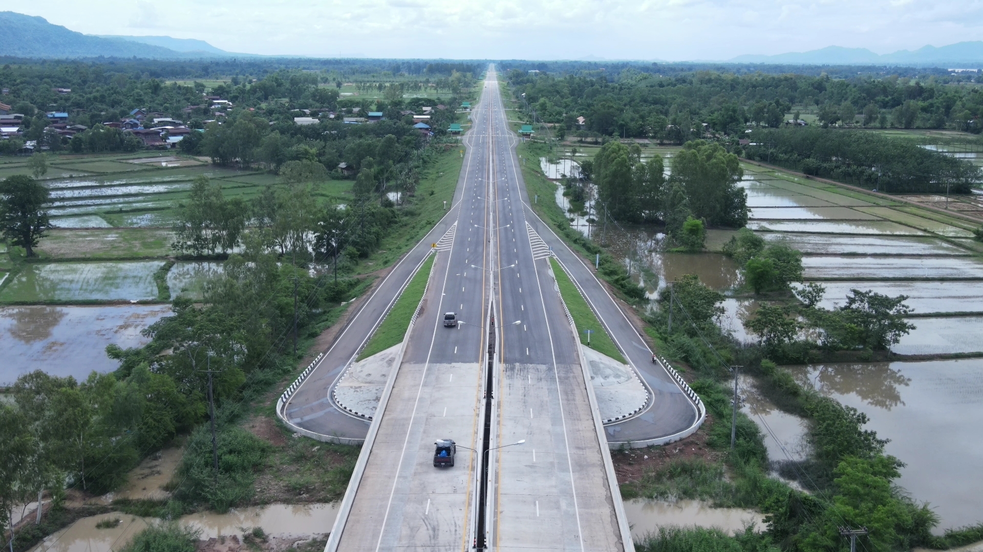  ทล.ขยายทางหลวงหมายเลข 212 สาย อ.บ้านแพง - อ.ท่าอุเทน จ.นครพนม เป็น 4 ช่องจราจร แล้วเสร็จ 