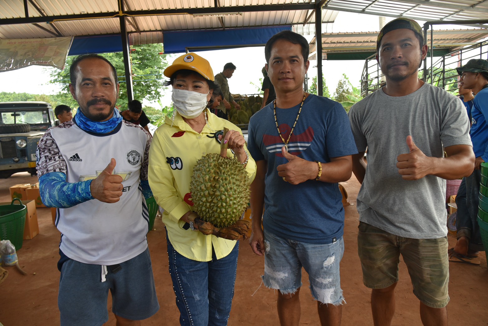 ชาวศรีสะเกษปลื้มใจ ! ล้งชาวจันทบุรีชม "ทุเรียนภูเขาไฟ" อร่อยโดดเด่นเป็นที่ต้องการของชาวไทย ต่างประเทศ