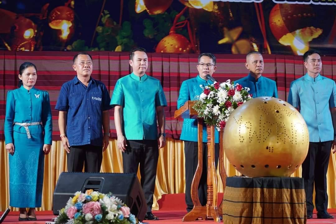 อบจ.ยโสธร ร่วมเปิดงานหนึ่งเดียวในโลก เทศกาลจุดไฟตูมกาเพื่อส่งเสริมการท่องเที่ยว