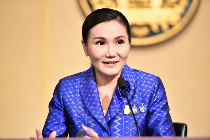 โฆษกรัฐบาลวอนหยุดปล่อยข่าวลือสั่งปิดห้างฯพรุ่งนี้สร้างความแตกตื่น รอประกาศจากทางการ