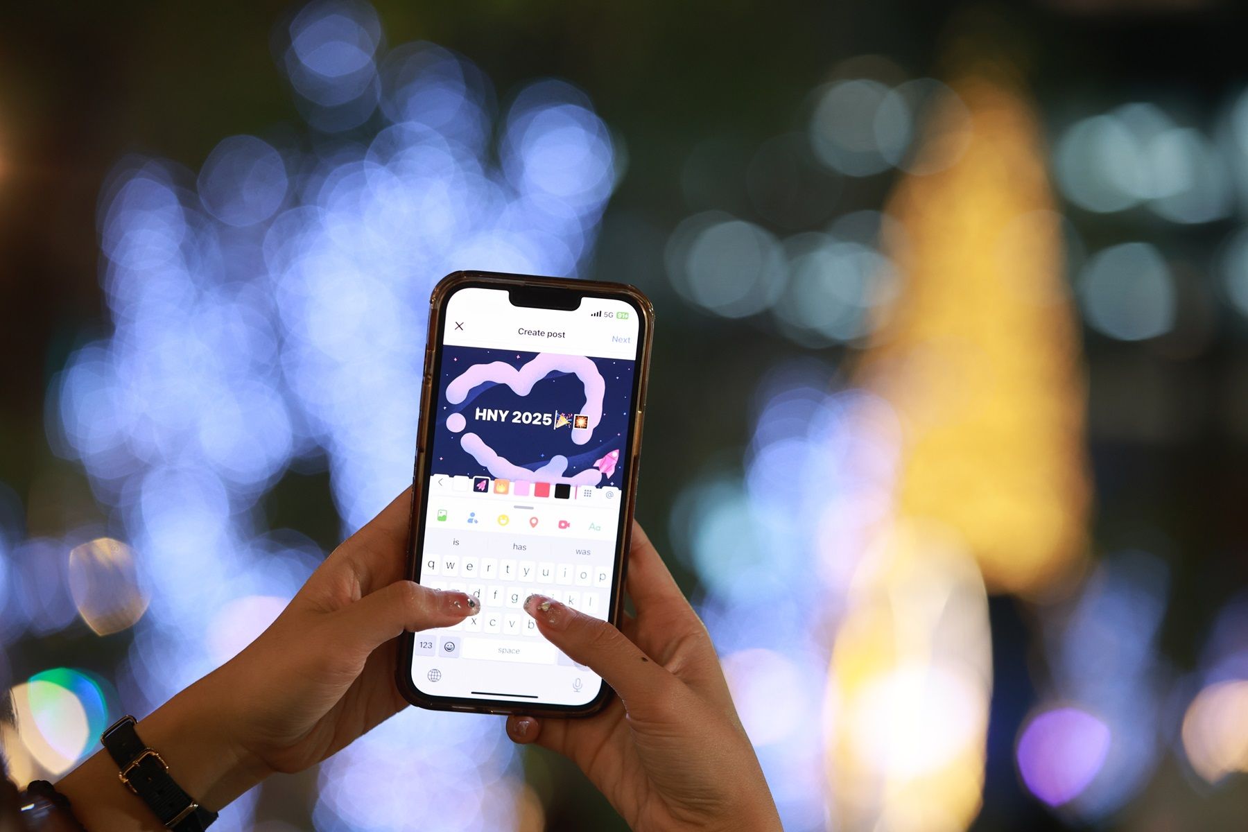 AIS เปิดพฤติกรรมลูกค้าในช่วงวันปีใหม่ ดันใช้งาน 5G โตก้าวกระโดด 5 เท่า Facebook ครองแชมป์แพลตฟอร์มอวยพรปีใหม่    