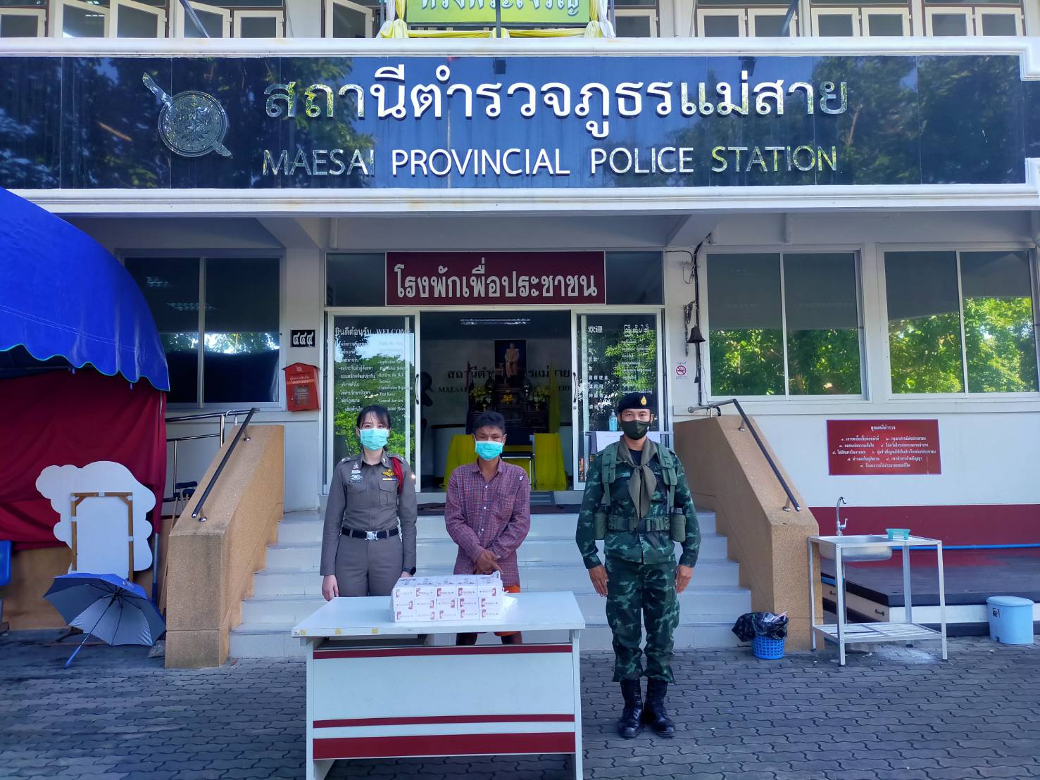 หน่วยเฉพาะกิจกรมทหารม้าที่ 2  พบบุคคลลักลอบนำสินค้าหนีภาษี บุหรี่ต่างประเทศเข้ามาในราชอาณาจักร