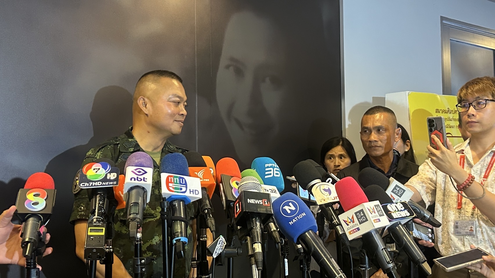 "แม่ทัพภาคที่ 2" ลั่นเตรียมพร้อมรบ "กัมพูชา" ปัดทำเอา "หล่อ-เท่"
