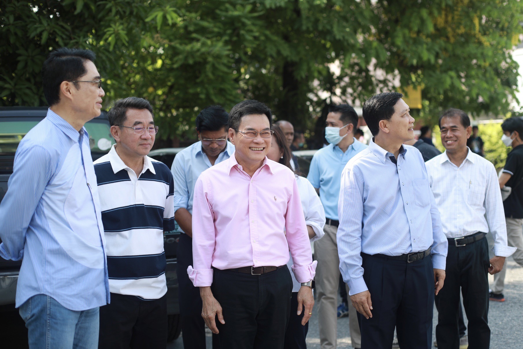 "จุรินทร์" ลงพื้นที่กทม.สังเกตการณ์ตามหน่วยเลือกตั้ง วอนปชช.ทั้งประเทศออกมาใช้สิทธิ์ให้มาก