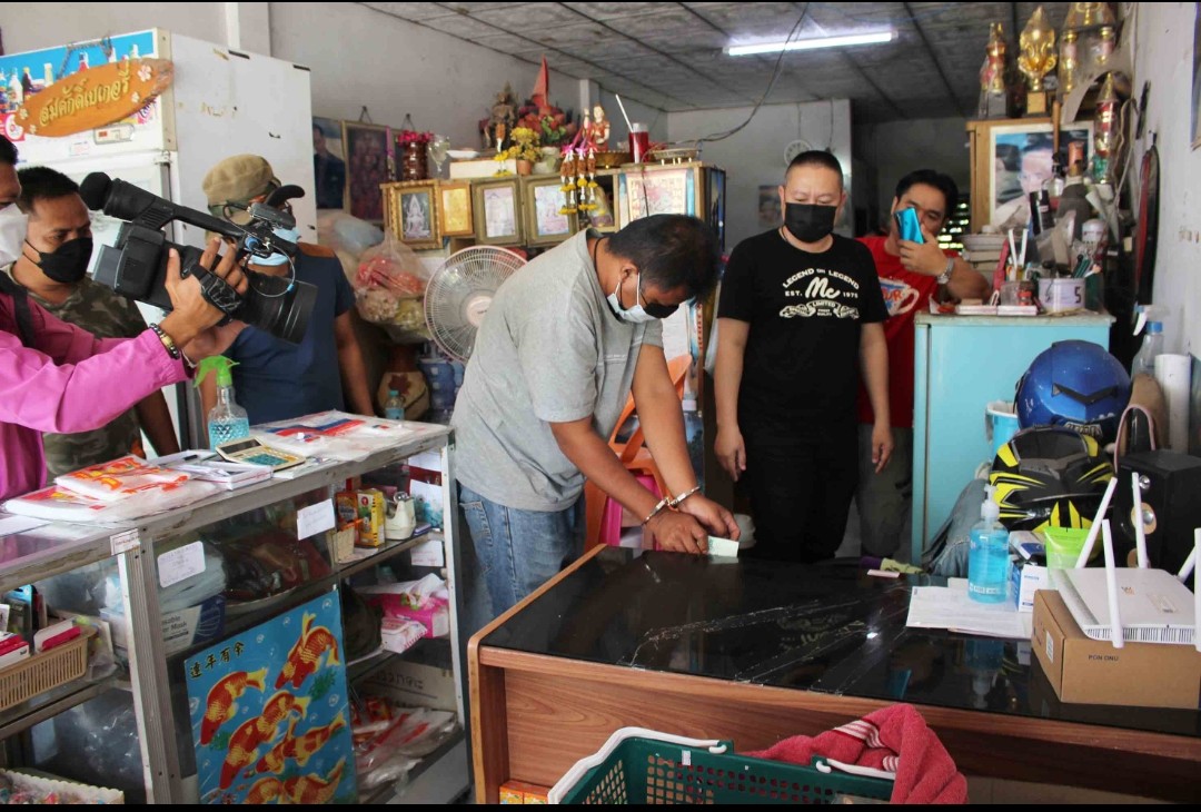 ตร.รวบหนุ่มขายลาบฉกเงินร้านเบเกอรี่อ้างพิษโควิดร้านลาบเจ๊ง