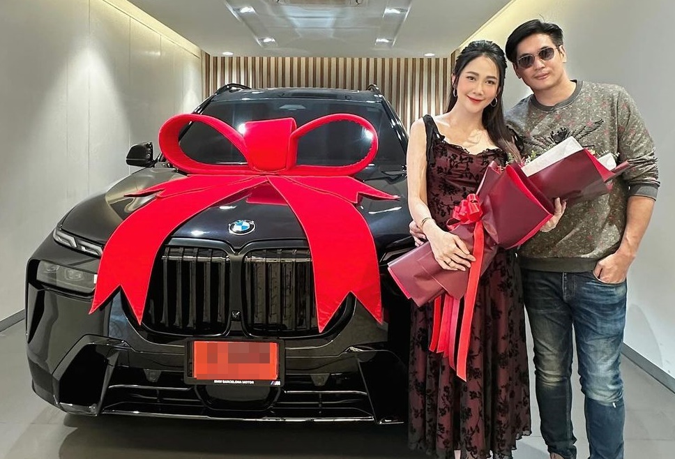 ส่องเลย! "ยุ้ย จีรนันท์" ถอยรถหรูให้ของขวัญตัวเองโชว์เลขทะเบียนชัดๆ