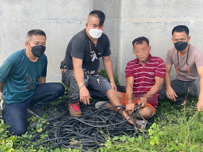 สืบทุ่งสองห้องรวบชายเร่ร่อนตระเวนตัดสายไฟหลายจุดทำไฟทางดับทั้งเส้น 