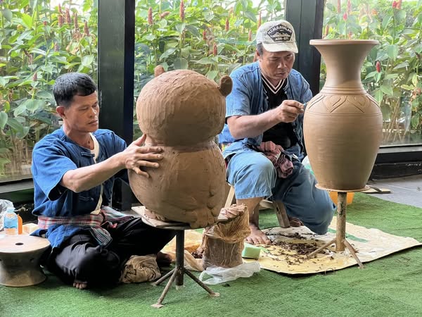 โคราชปลุกตำนานดินเผาด่านเกวียน“วิถีชาวดิน ถิ่นงานปั้น” กระตุ้นเศรษฐกิจท้องถิ่น