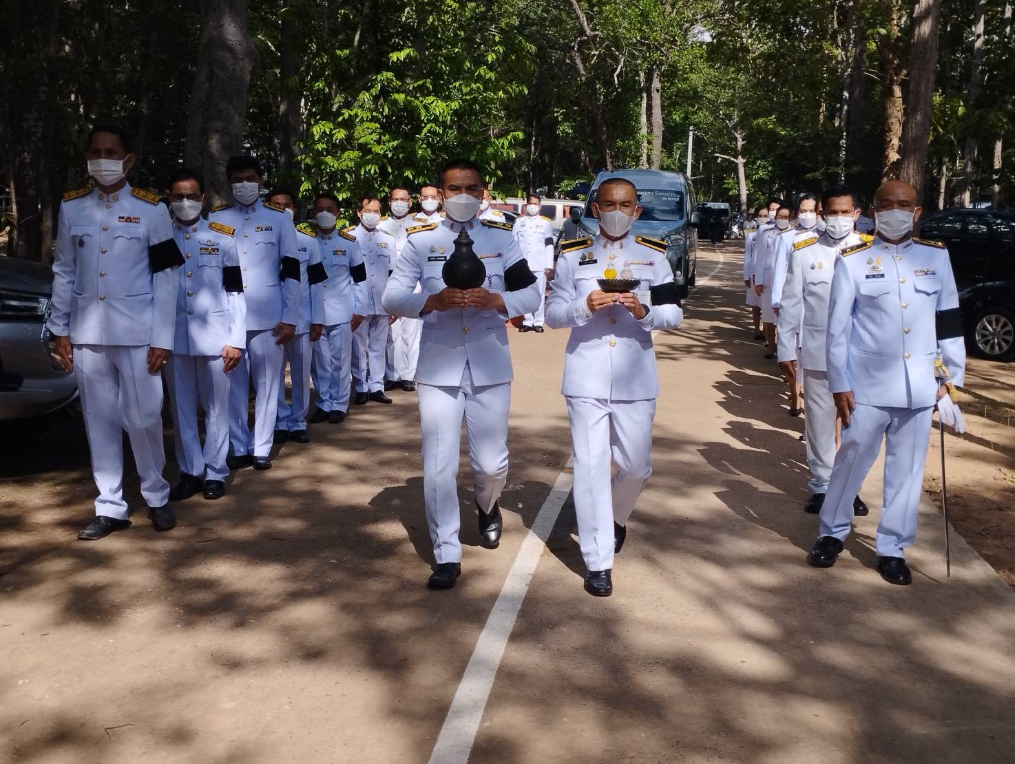 ในหลวงพระราชทานน้ำหลวงสรงศพ และพวงมาลาหลวงพระราชทาน แด่หลวงปู่แสง จันดะโชโต (ญาณวโร)