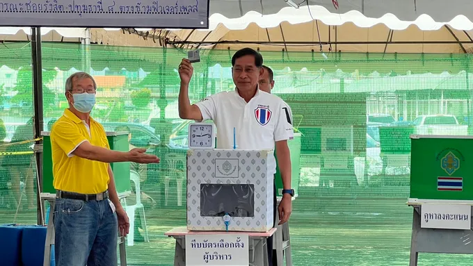 เริ่มแล้ว!เลือกตั้งซ่อมนายกอบจ.ปทุมธานี "ลุงชาญ"มาลงคะแนนคนแรกด้าน"บิ๊กแจ๊ส"ควงลูกลงคะแนนเผยมีทีมจับโกงเลือกตั้งพรึบ