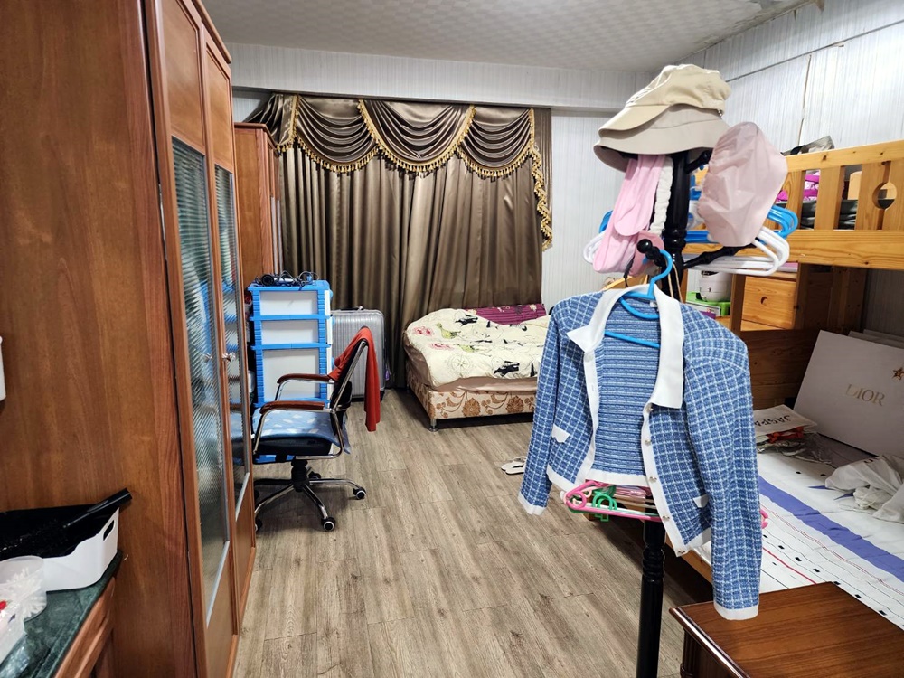 บุกค้นห้องพัก "แม่อุ้มบุญ" ย่านสีลม ขยายผลปมแก๊งชาวจีนอุ้มรีดค่าไถ่ 5 แสน 
