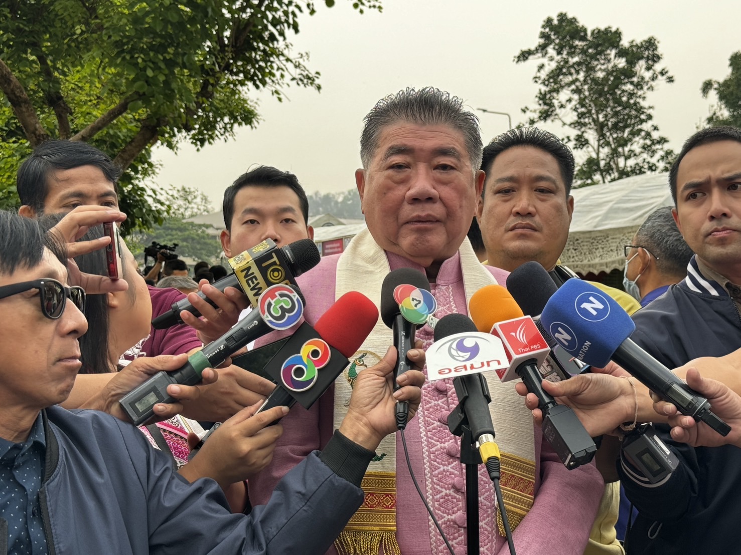 "ภูมิธรรม" ชี้คิดมากไป  คนจ่อร้องปปช. แค่ลูกน้องไปพบ "เจ้านายเก่า" บอก "ทักษิณ" ศูนย์รวมลูกหลาน ไม่ใช่  "ศูนย์รวมอำนาจ" 