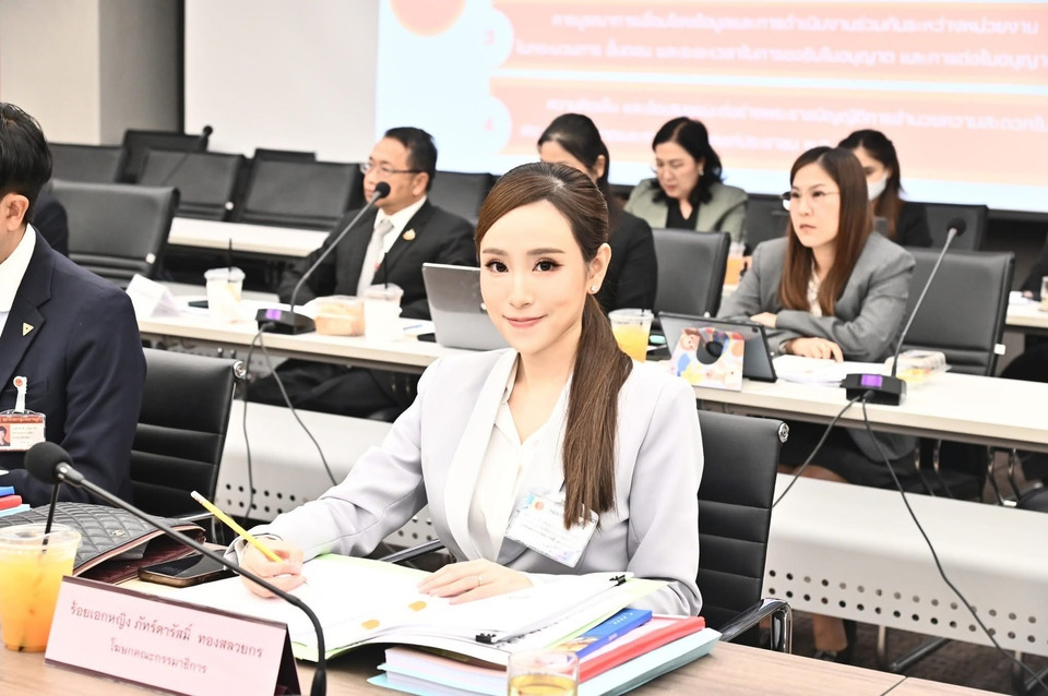 จ่อตั้ง "รองโฆษกรบ." หลังแถลงนโยบาย "ลลิดา" นั่งเหมือนเดิม "เพื่อไทย" ชงชื่อ "ภัทร์ดารัสมิ์" 