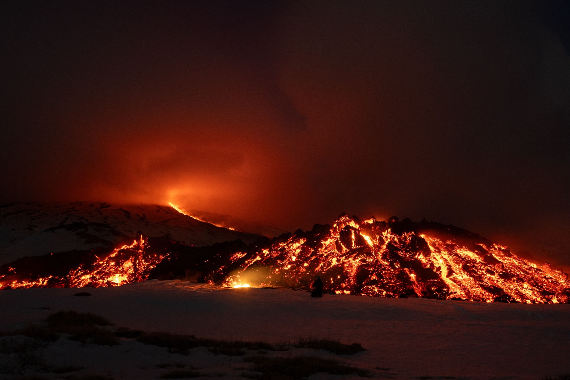 ระทึก! "ภูเขาไฟเอตนา" ในอิตาลีปะทุ เตือน "นักท่องเที่ยว" แห่ดู ระวังอันตราย