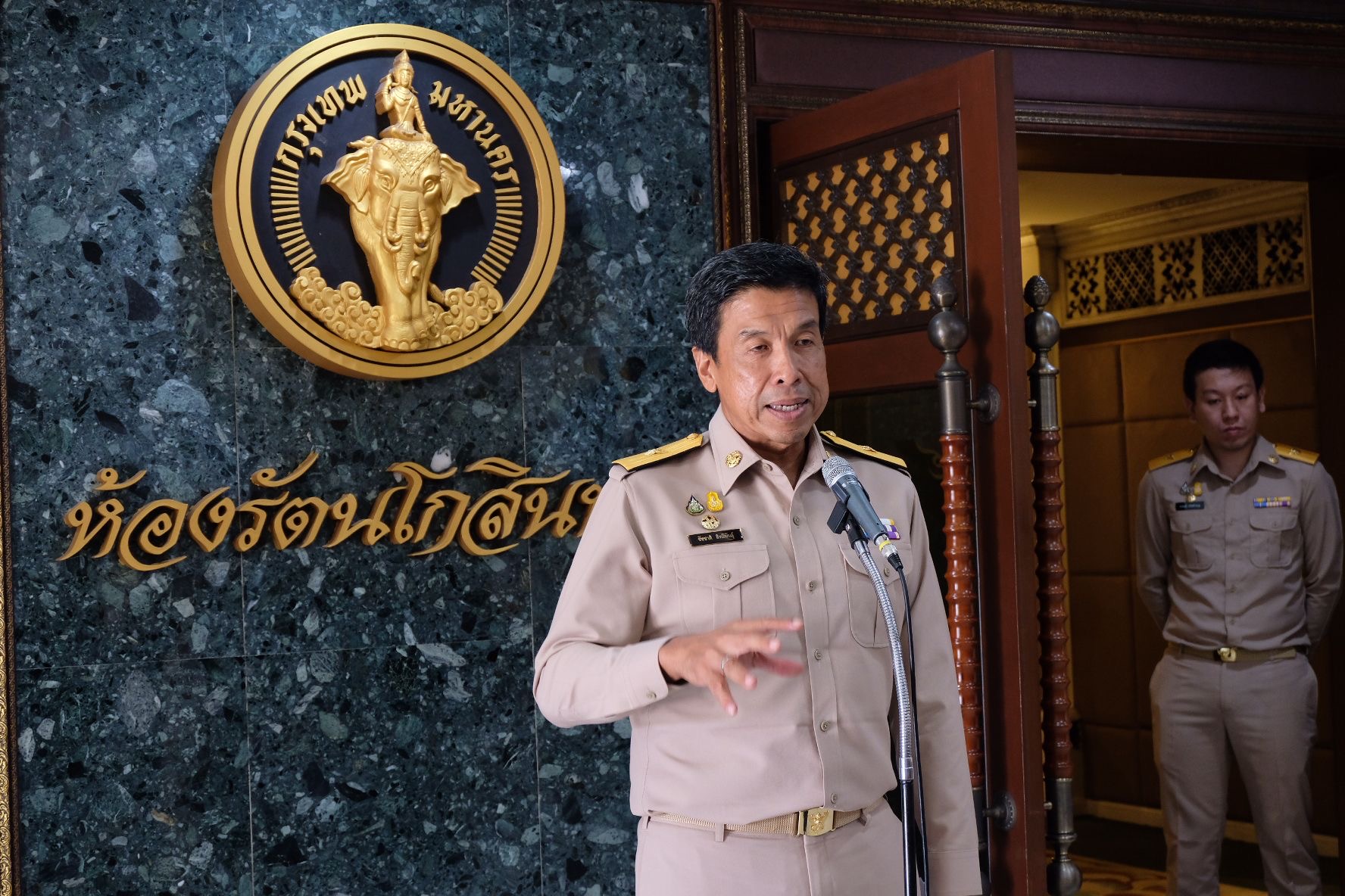 “ชัชชาติ“ ชี้ไร้อำนาจระงับสวนชูวิทย์ รับสังคมสนใจ ต้องให้ความเป็นธรรมทุกฝ่าย