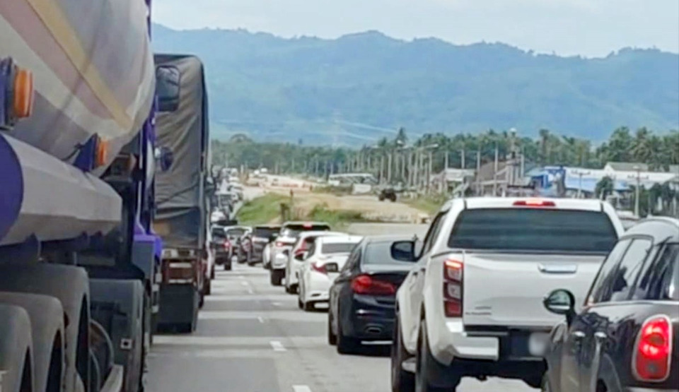 ด่วน! ตร.บางสะพานลุยแก้รถติดเพชรเกษม ชี้สาเหตุหลัก “จิตสำนึกผู้ขับขี่” หลังรถติดยาวหลายกิโล