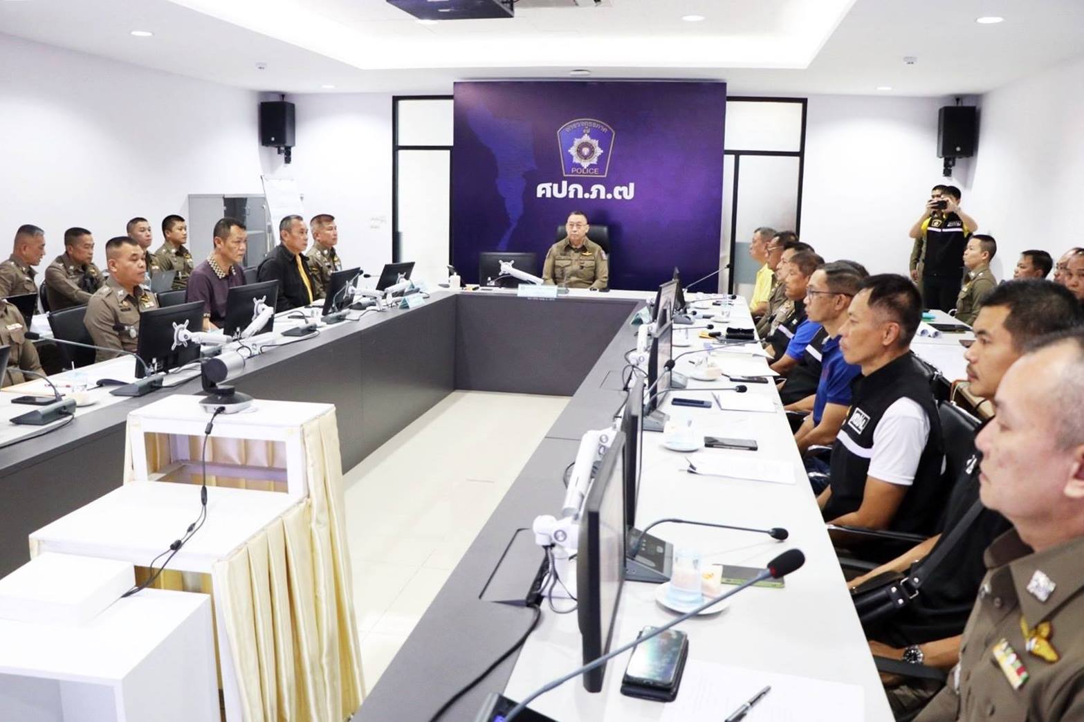 บิ๊กตุ้ย !!! ประธานประชุมติดตามความคืบหน้าคดีพยายามนำหรือพาเงินตราที่เป็นของต้องจำกัดออกไปนอกราชอาณาจักรโดยไม่ผ่านพิธีศุลกากร