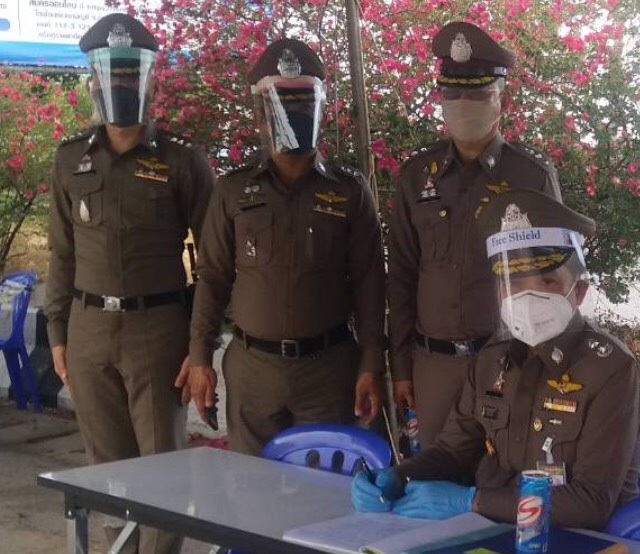 รอง ผบช.ภ.7 ลงพื้นที่จุดตรวจคัดกรองโควิด-19 ทางหลวงพระราม 2