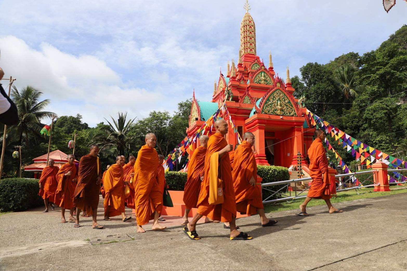 พังงา พระสงฆ์ 216 รูปเจริญพระพุทธมนต์ทำบุญเมือง ครบ 216 ปี