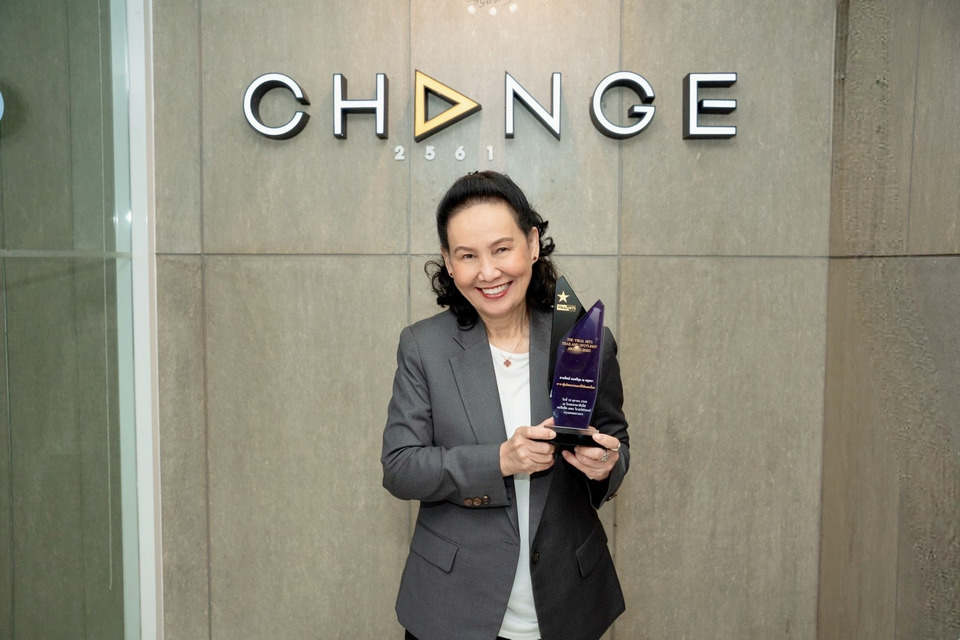 สุดปัง! "พี่ฉอด" - ซีรีส์ "มายา" กวาด 2 รางวัลใหญ่ The Viral Hits Thailand Spotlight Awards 2025 