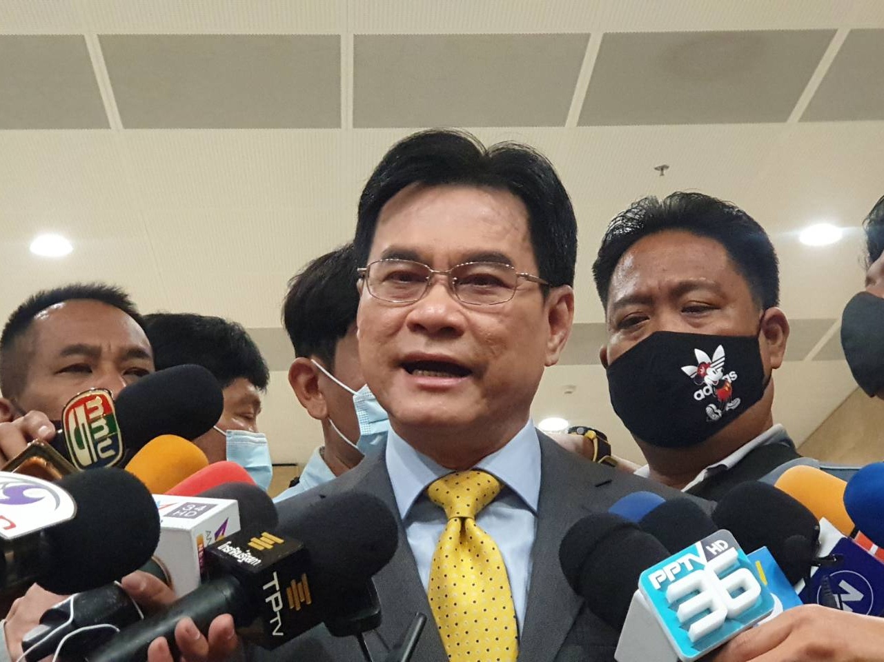 "จุรินทร์" โยนวิป 3 ฝ่ายถกตั้งคกก.ร่วมหาทางออกประเทศ