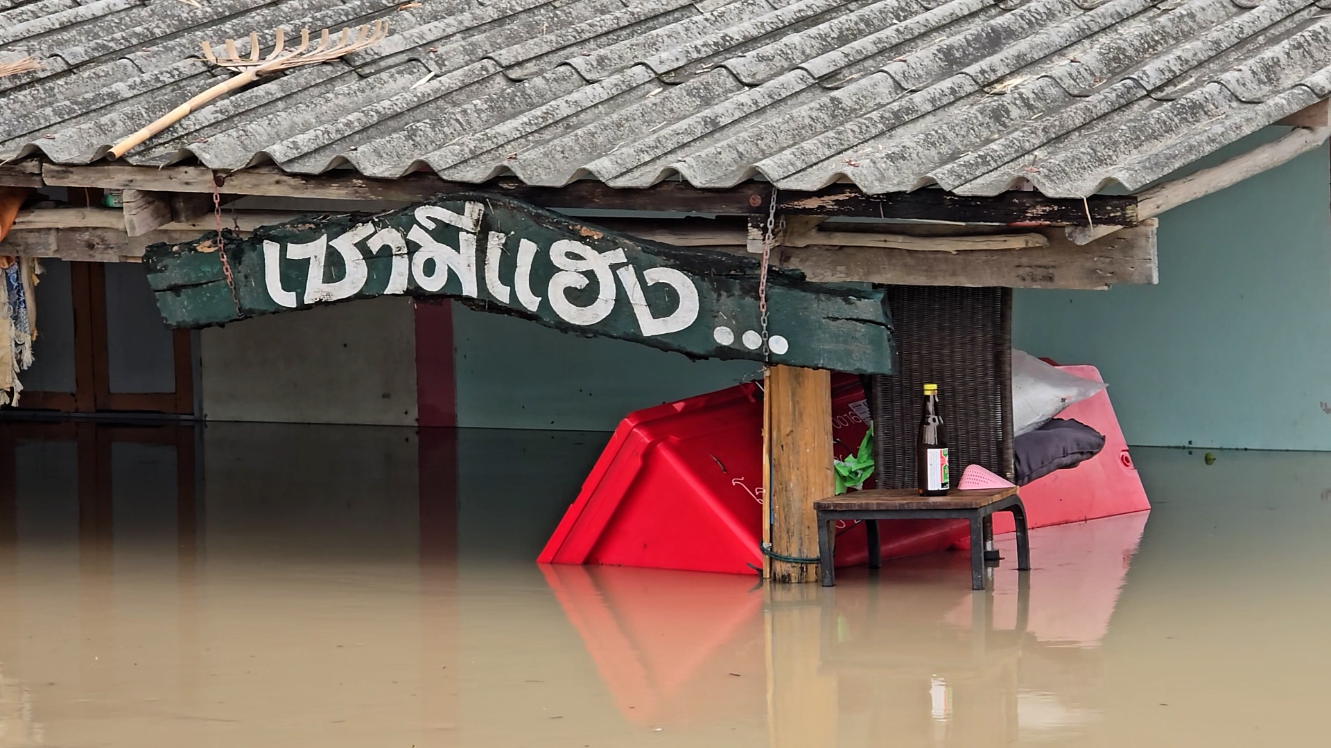 ระบบเตือนภัยชำรุด น้ำท่วมทะลักเขตเมืองบ้านไผ่ เสียหายกว่า 20 หลัง