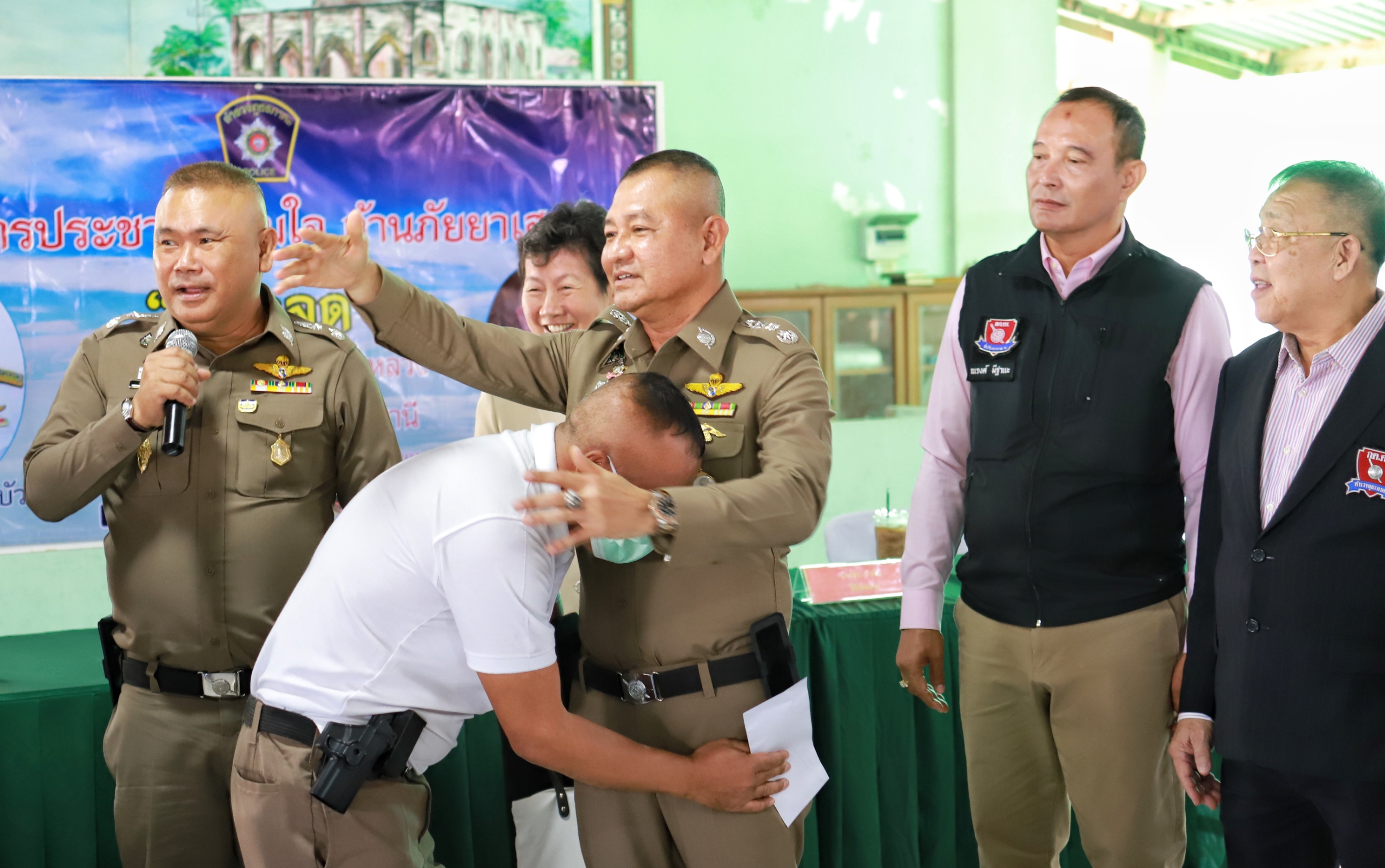 ผบช.ภ.1 ตรวจเยี่ยมโครงการ “ปักกลด”ปทุมธานี หวังแก้ปัญหายาเสพติดในชุมชน คืนความสุขแก่ครอบครัว