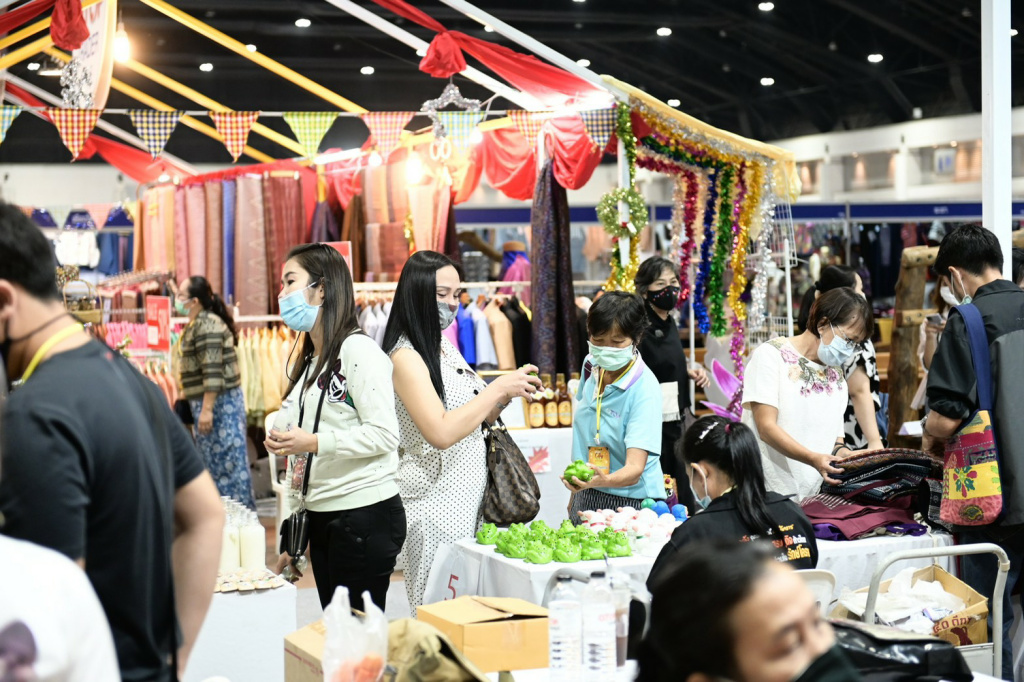 เที่ยว "OTOP City" วิถีใหม่ พี่น้องประชาชนอุ่นใจ คุมเข้มโควิด-19 คัดกรอง ป้องกัน ปลอดภัย