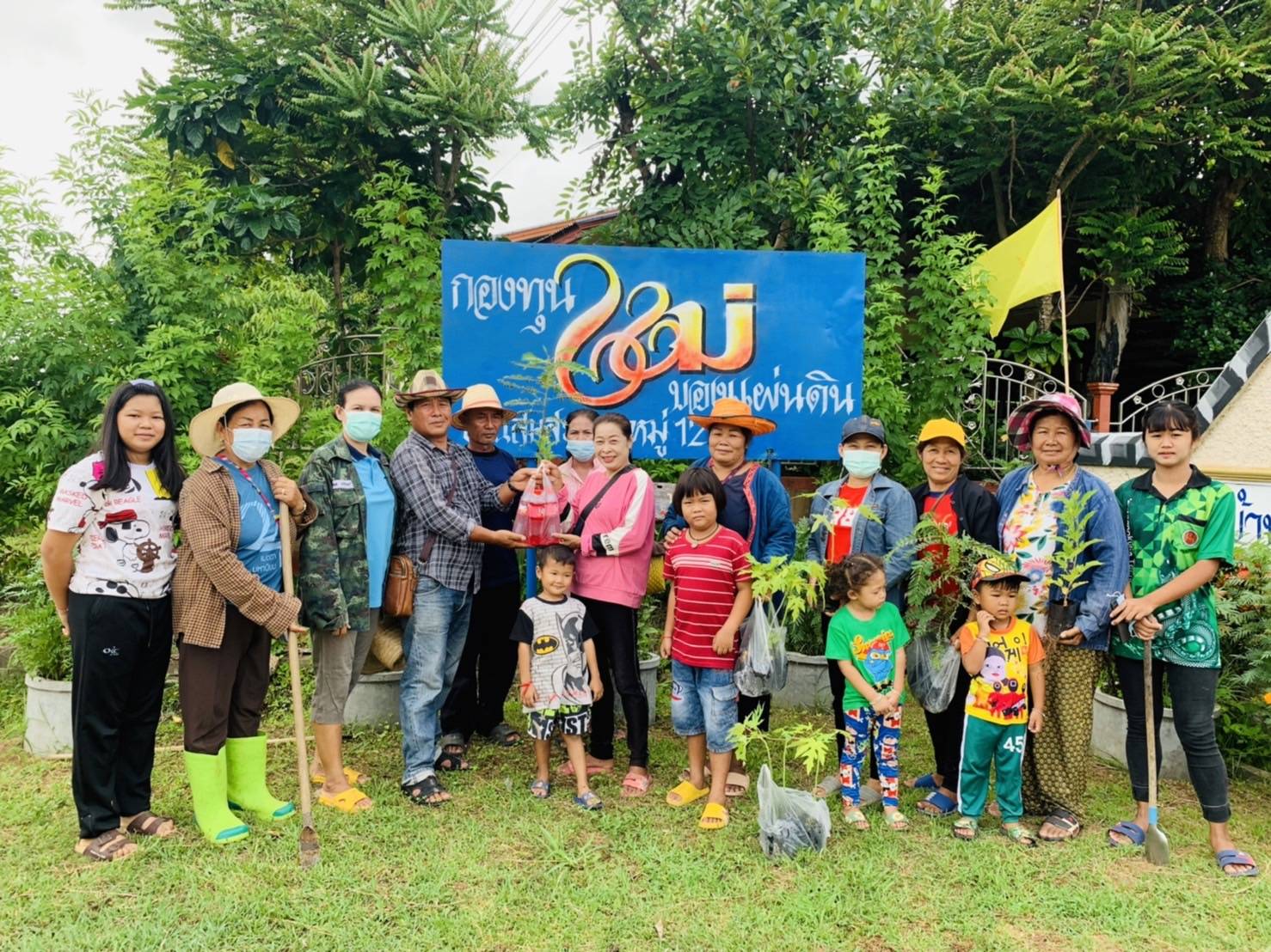 "สมสะอาด"หมู่บ้านกองทุนแม่ของแผ่นดินต้นแบบปี65  ร่วมพลังปลูกผักสวนครัวให้คนในชุมชน