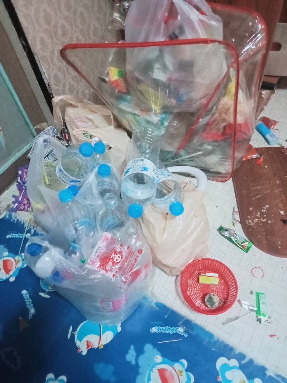 เจ้าของห้องเช่าช้ำ เจอสาวย้ายออกทิ้งขยะเน่าเหม็นเกลื่อนห้อง วอนกลับมาเคลียร์หนี้ค้าง