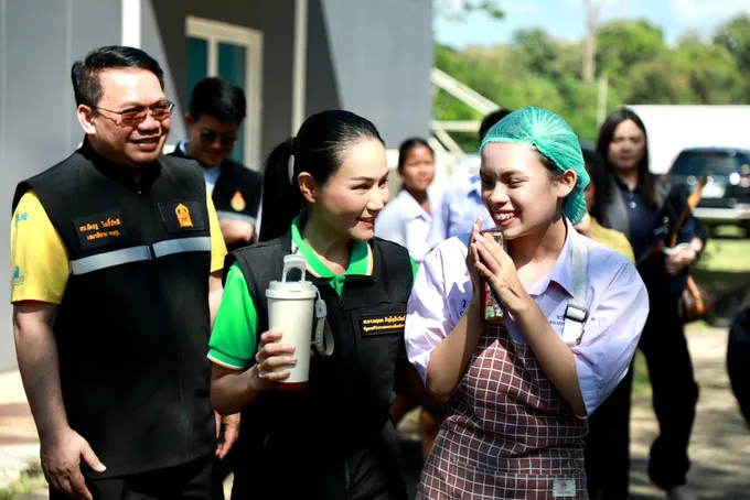 “รมว.นฤมล” ประกาศปฏิรูปคุณภาพชีวิตครู ดูแลบ้านพัก 4.1 หมื่นหลัง ตั้งสหกรณ์กลางแก้หนี้ ดอกเบี้ยปีแรก 0% ให้ทันรัฐบาลนี้ 