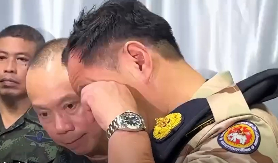 “นายกฯ” ปาดน้ำตาเยี่ยมทหารเหยียบทุ่นระเบิด ขาขาด ยันดูแลดีที่สุด เผย “ในหลวง–พระราชินี” ทรงรับไว้เป็นคนไข้ในพระบรมราชูปถัมภ์