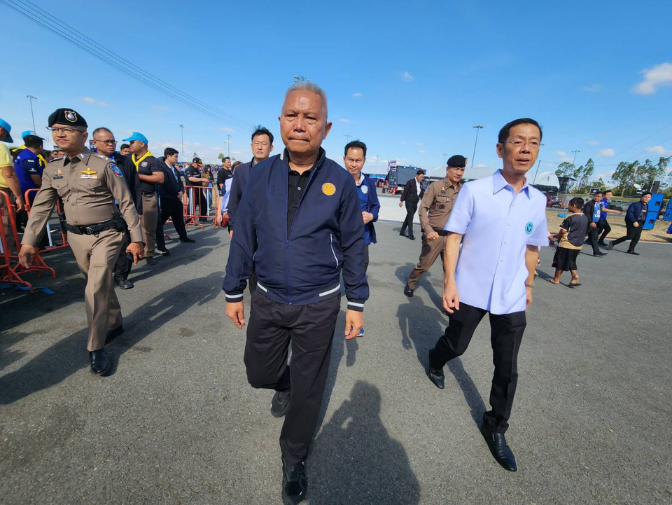 “โสภณ” เยี่ยมผู้อพยพบุรีรัมย์ ให้กำลังใจเต็มที่ ย้ำรัฐบาลไม่ประสงค์ทำสงคราม แต่จำเป็นต้องปกป้องอธิปไตย