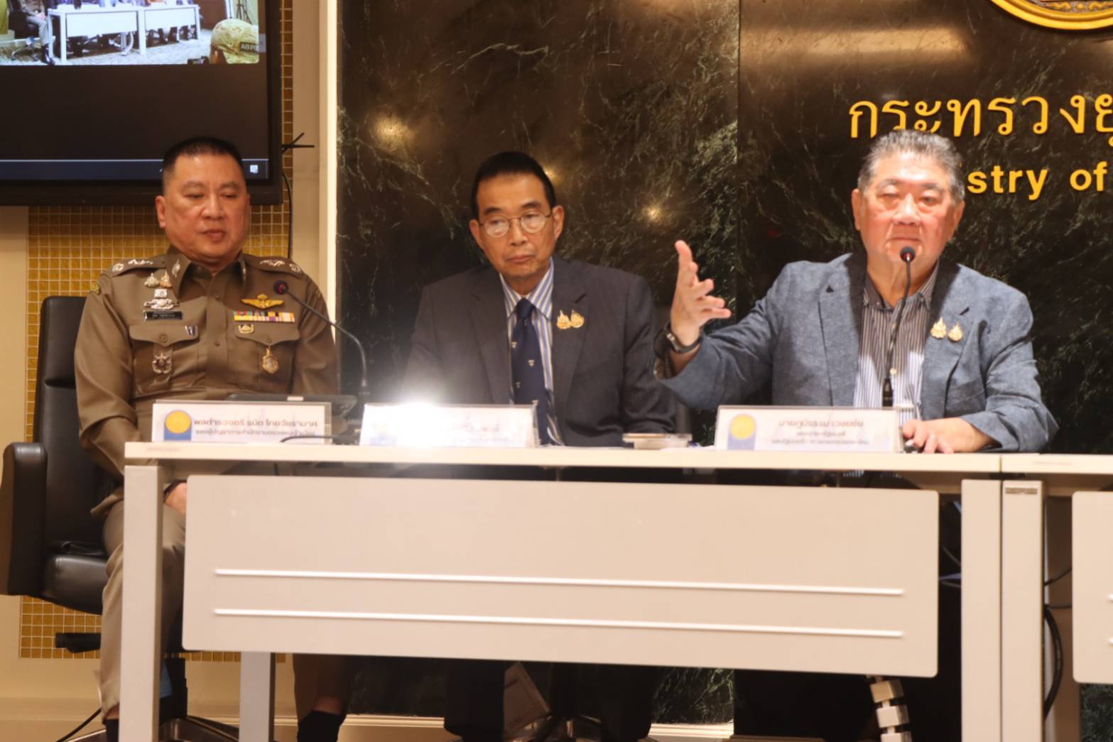 “ภูมิธรรม” ยืนยันการส่งตัวชาวอุยกูร์เป็นไปตามขั้นตอนหลักสากล และพ.ร.บ.อุ้มหายฯ 
