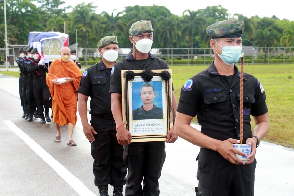กองทัพเรือ จัดเครื่องบินส่งศพ อส.ทหารพราน กลับภูมิลำเนาอย่างสมเกียรติ เสียชีวิตขณะปฏิบัติหน้าที่