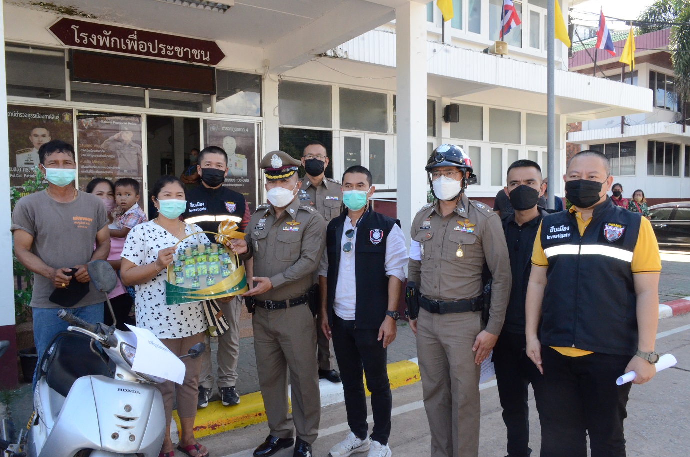 ตร.รวบสองโจ๋ตะเวนขโมยรถจยย.เดือนเดียว 7 คันรวดที่กาฬสินธุ์