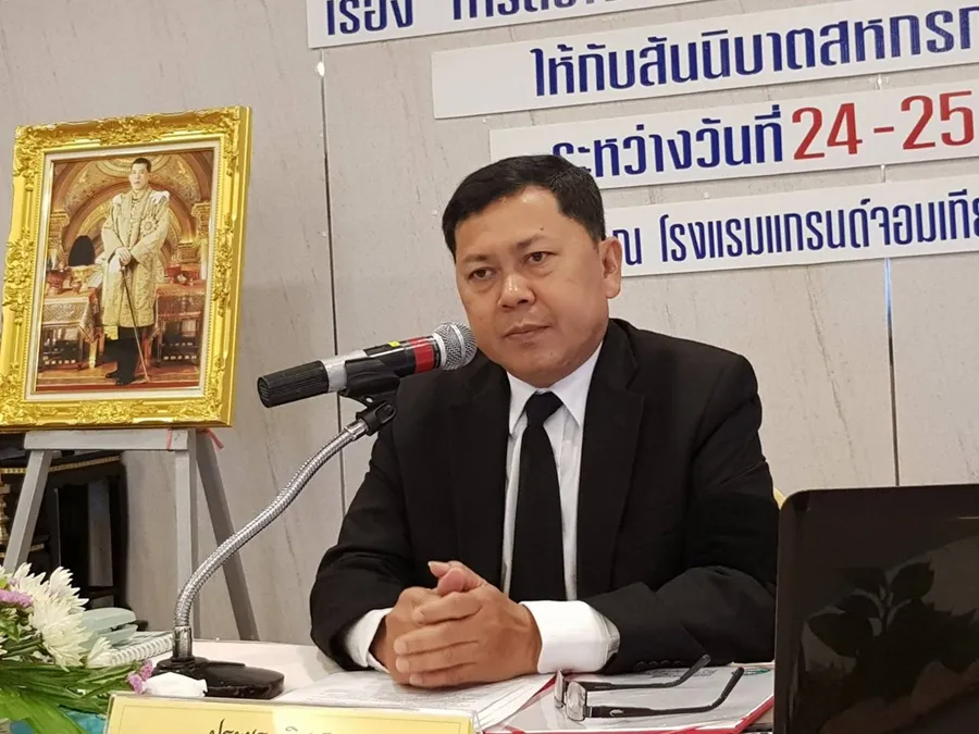 นายประยูร อินสกุล รองอธิบดีกรมส่งเสริมสหกรณ์