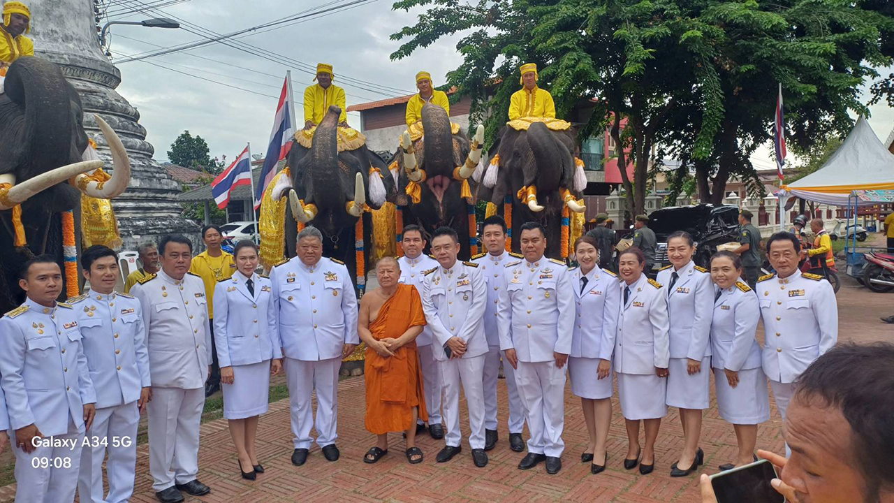 ทน.อยุธยา จัดกิจกรรมเฉลิมพระเกียรติในหลวง ทำบุญตักบาตร-ปล่อยสัตว์น้ำกว่า 9 แสนตัว ถวายเป็นพระราชกุศล