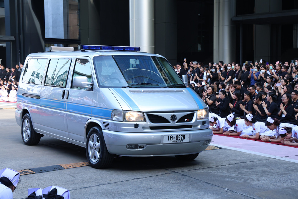 “เจมส์ บอนด์” รถยนต์พระที่นั่งเคลื่อนพระศพ "เจ้าฟ้าพัชรกิติยาภาฯ" คันเดียวกันที่เชิญพระบรมศพ "รัชกาลที่ 9- สมเด็จพระพันปีหลวง" 